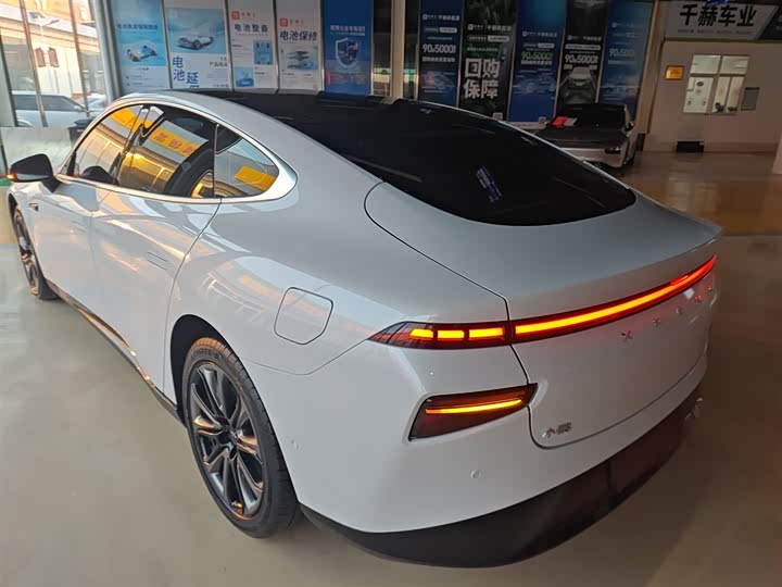 Фото 5 - XPeng P7