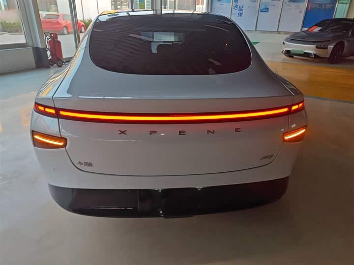 Фото 6 - XPeng P7