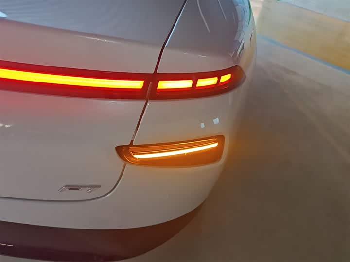 Фото 8 - XPeng P7