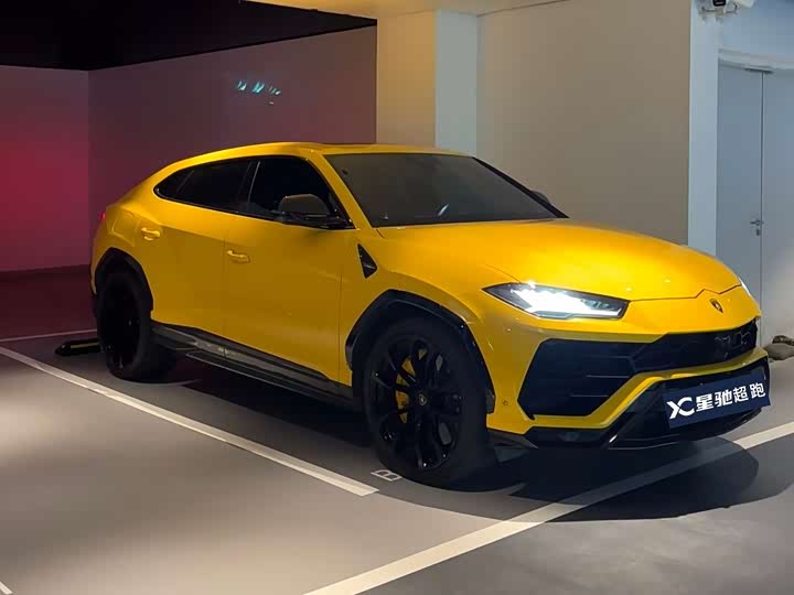 Фото 1 - Lamborghini Urus