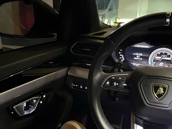 Фото 4 - Lamborghini Urus