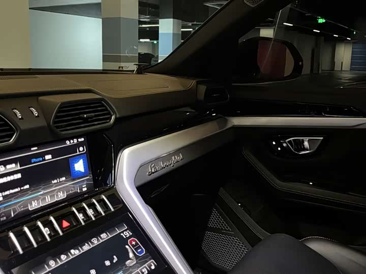 Фото 5 - Lamborghini Urus