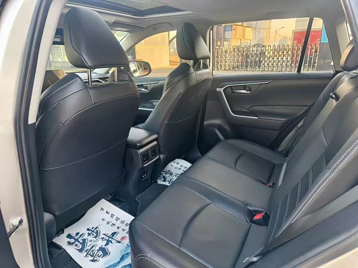 Фото 6 - Toyota Wildlander