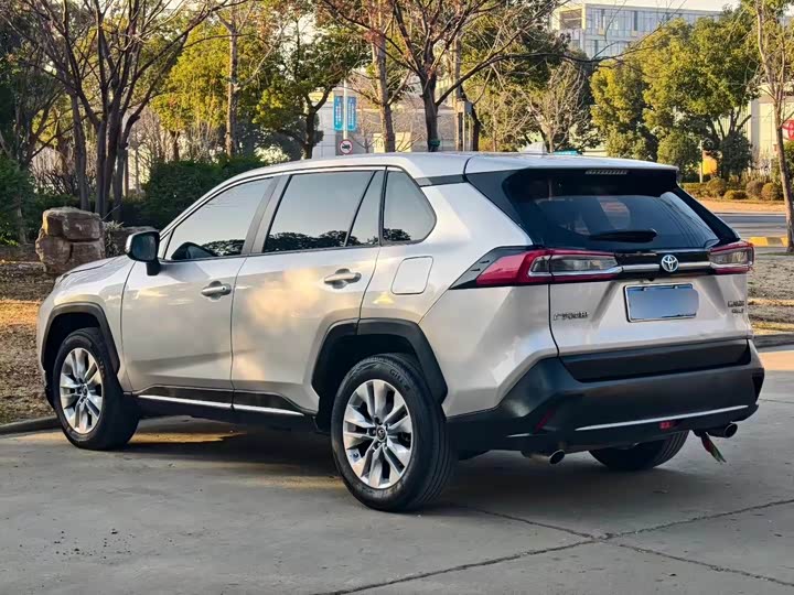 Фото 7 - Toyota Wildlander