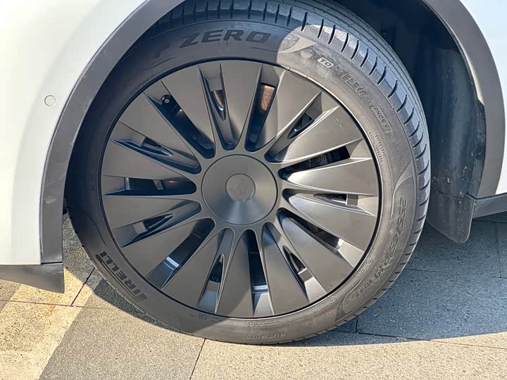 Фото 9 - Tesla Model Y