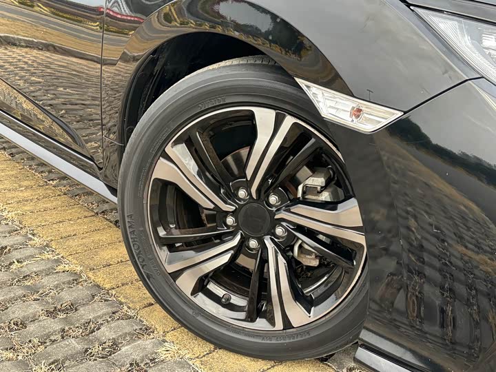 Фото 4 - Honda Civic