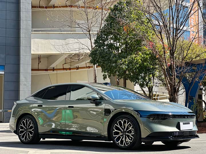 Фото 2 - Zeekr 007