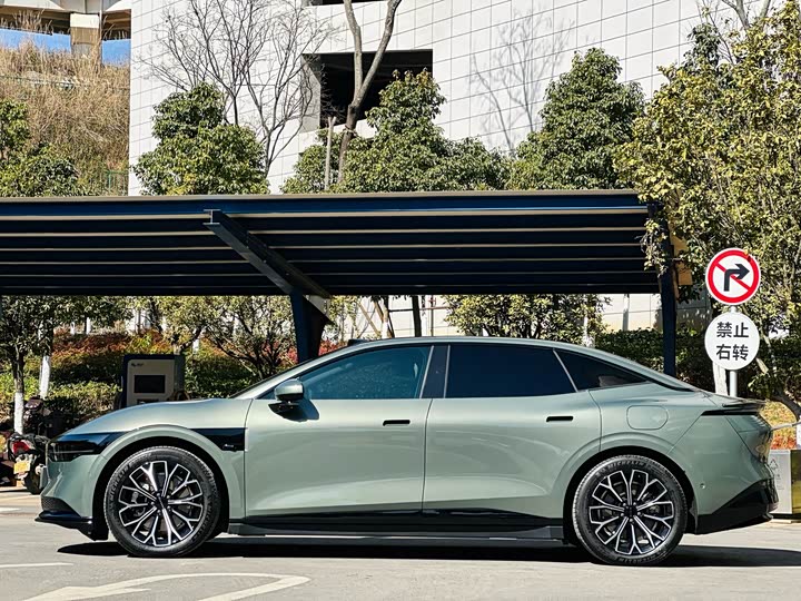 Фото 6 - Zeekr 007