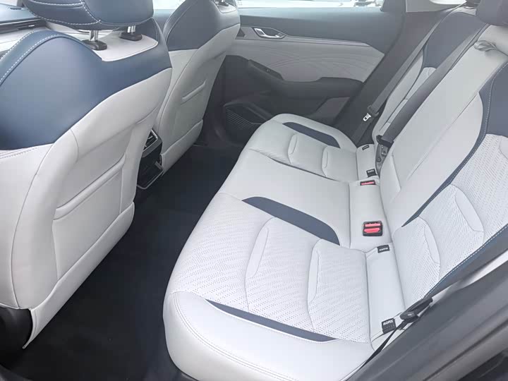 Фото 5 - Geely Preface