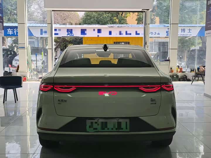 Фото 8 - BYD Qin L