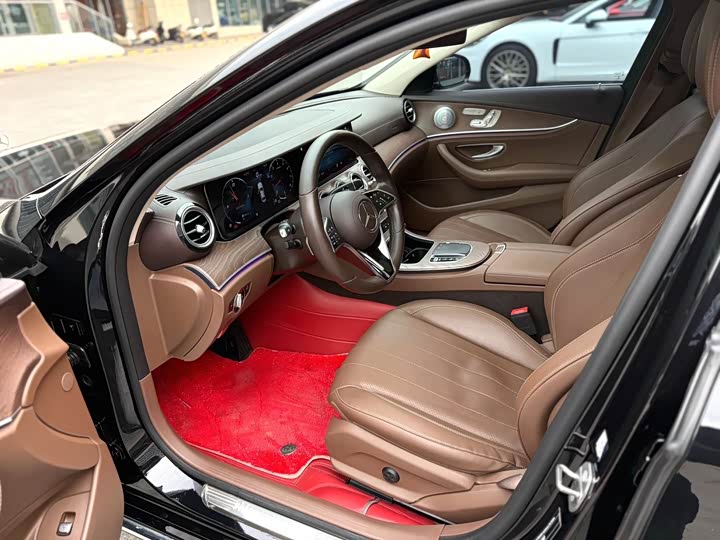 Фото 4 - Mercedes-Benz E-Class