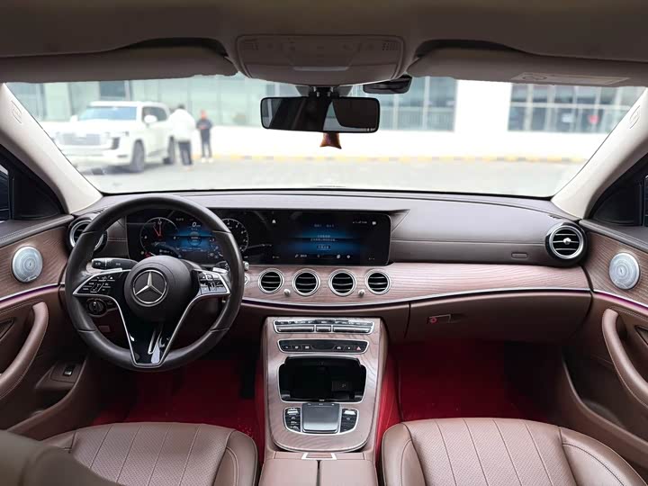 Фото 5 - Mercedes-Benz E-Class