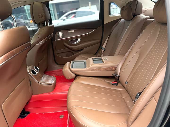 Фото 8 - Mercedes-Benz E-Class