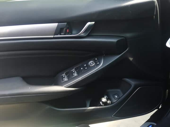 Фото 7 - Honda Accord