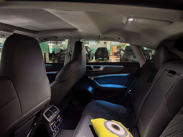 Фото 9 - Audi S7