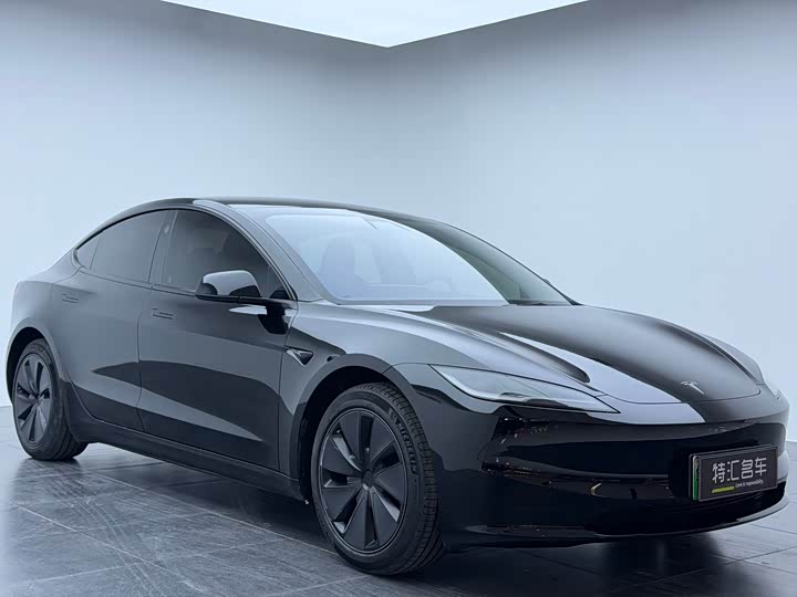 Фото 3 - Tesla Model 3