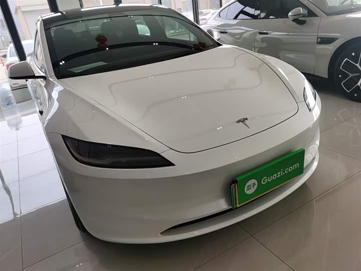 Фото 4 - Tesla Model 3