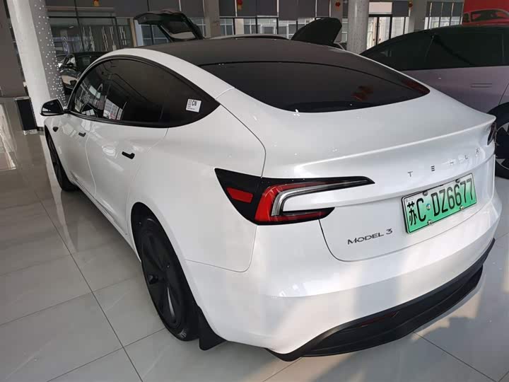 Фото 5 - Tesla Model 3