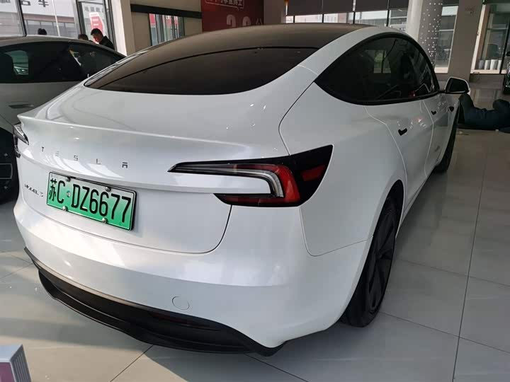 Фото 6 - Tesla Model 3