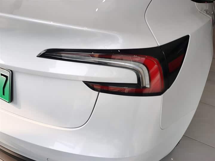 Фото 8 - Tesla Model 3