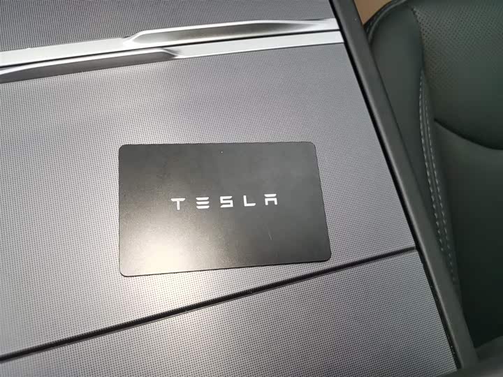 Фото 9 - Tesla Model 3