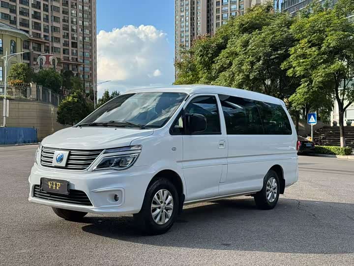 Фото 1 - Dongfeng Forthing Lingzhi M5 EV