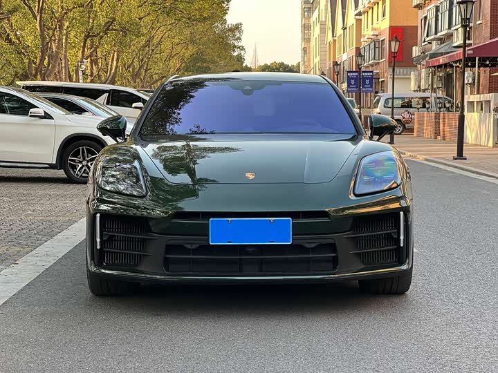 Фото 2 - Porsche Panamera