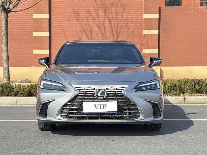 Фото 2 - Lexus ES