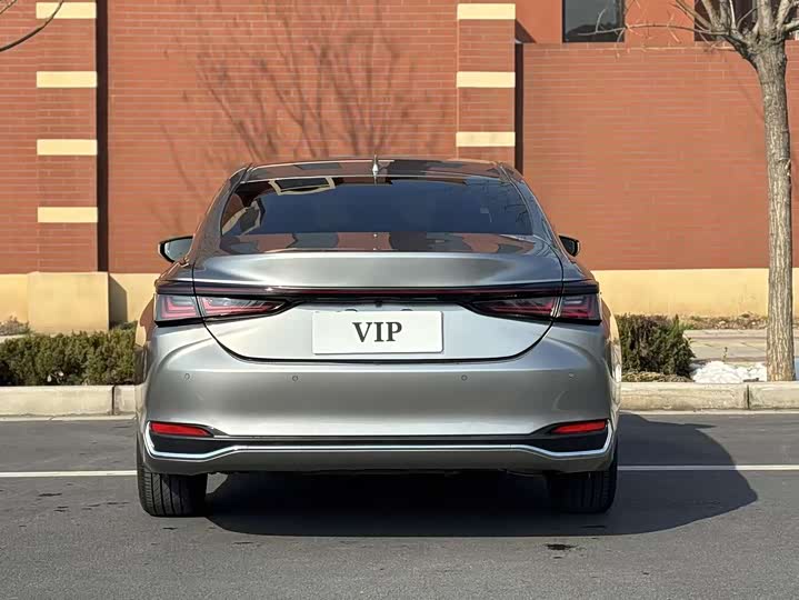 Фото 6 - Lexus ES