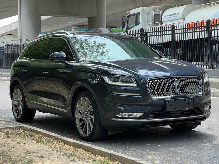 Фото 3 - Lincoln Nautilus