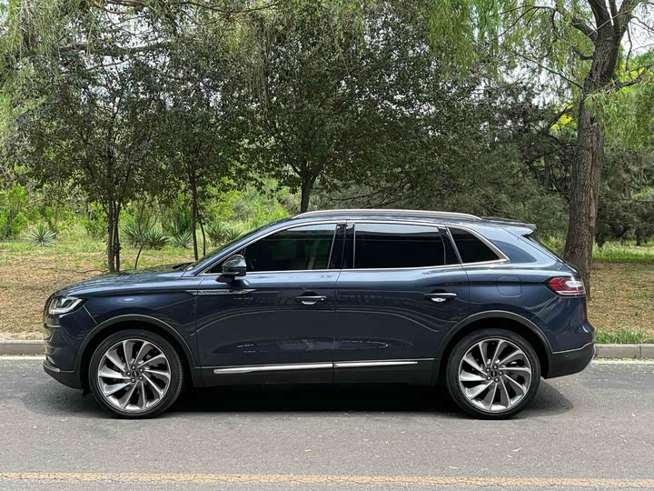 Фото 4 - Lincoln Nautilus