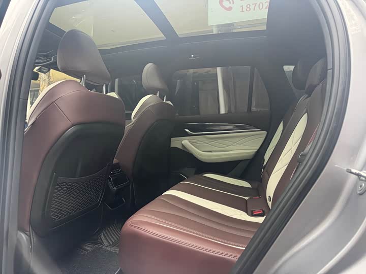 Фото 8 - Geely Monjaro