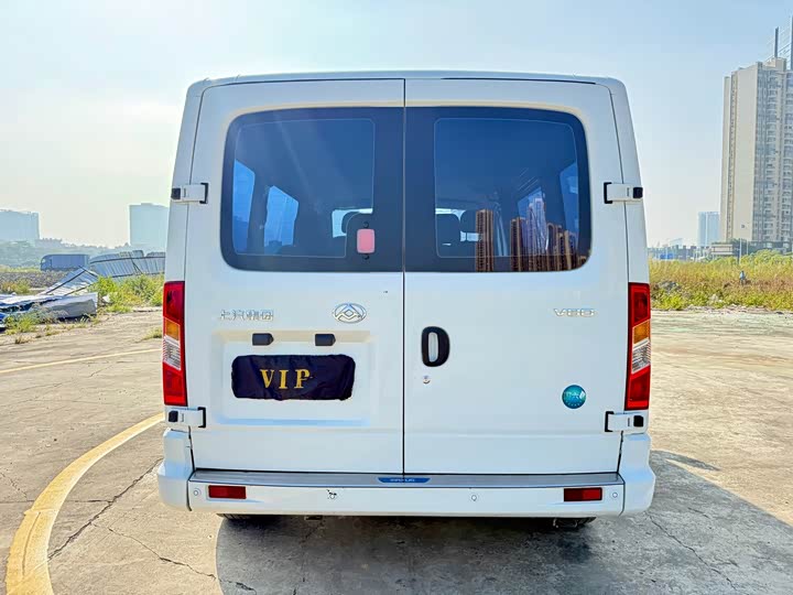 Фото 7 - Maxus V80