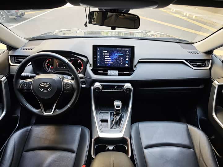 Фото 6 - Toyota RAV4