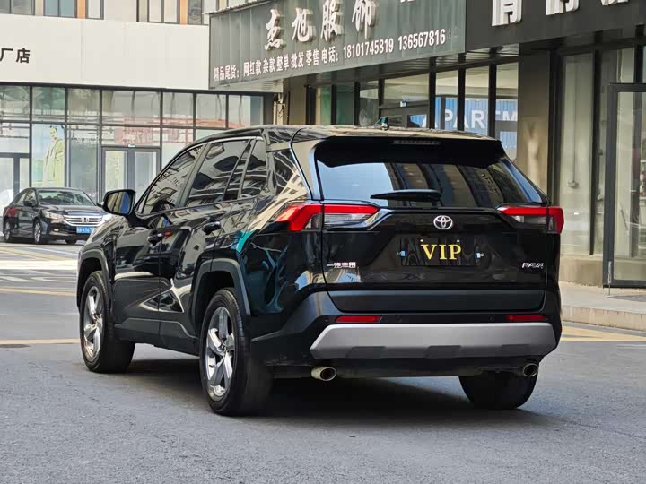 Фото 7 - Toyota RAV4