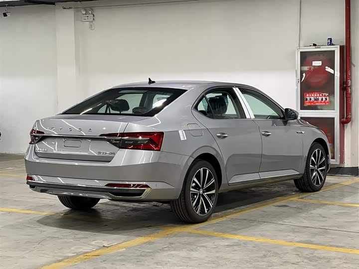Фото 5 - Skoda Superb