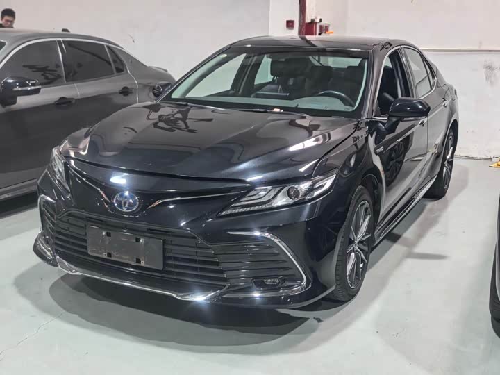 Фото 1 - Toyota Camry