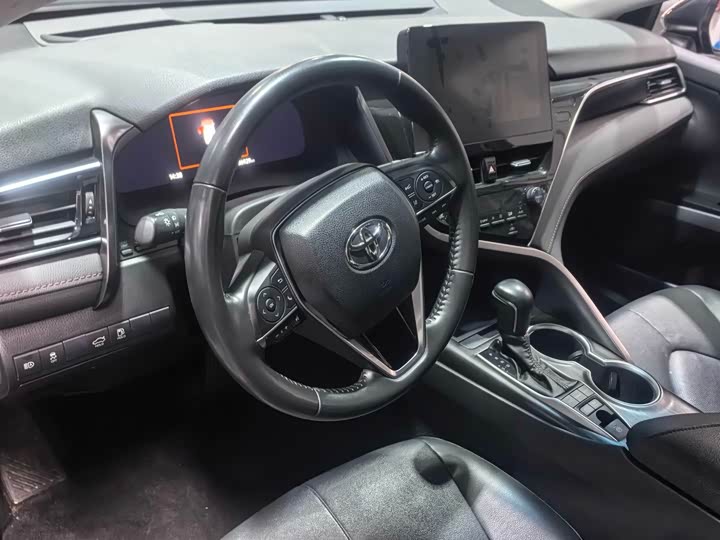 Фото 6 - Toyota Camry