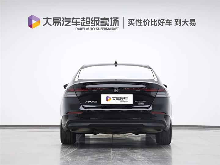 Фото 4 - Honda Accord