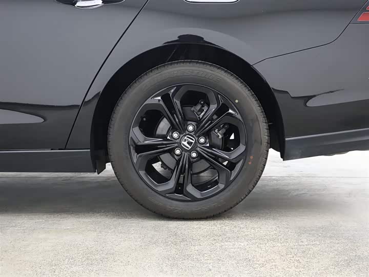 Фото 9 - Honda Accord