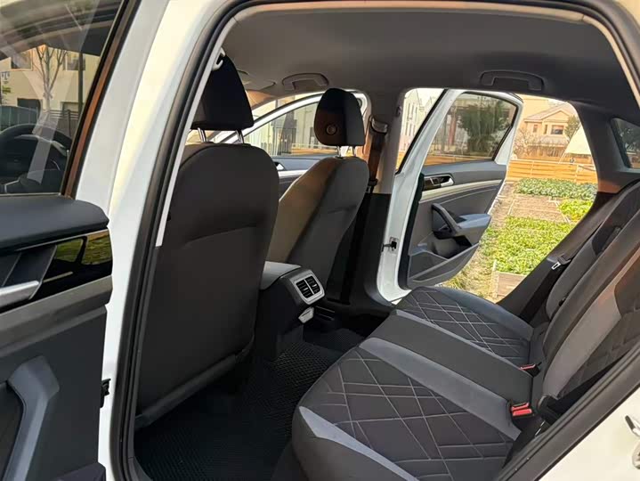 Фото 7 - Volkswagen Lavida