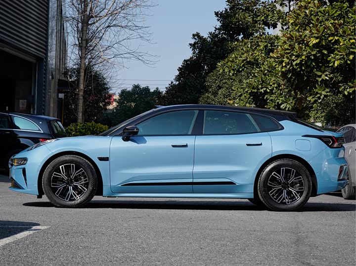 Фото 3 - Zeekr 001