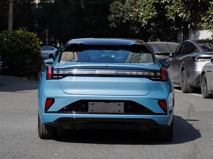 Фото 4 - Zeekr 001