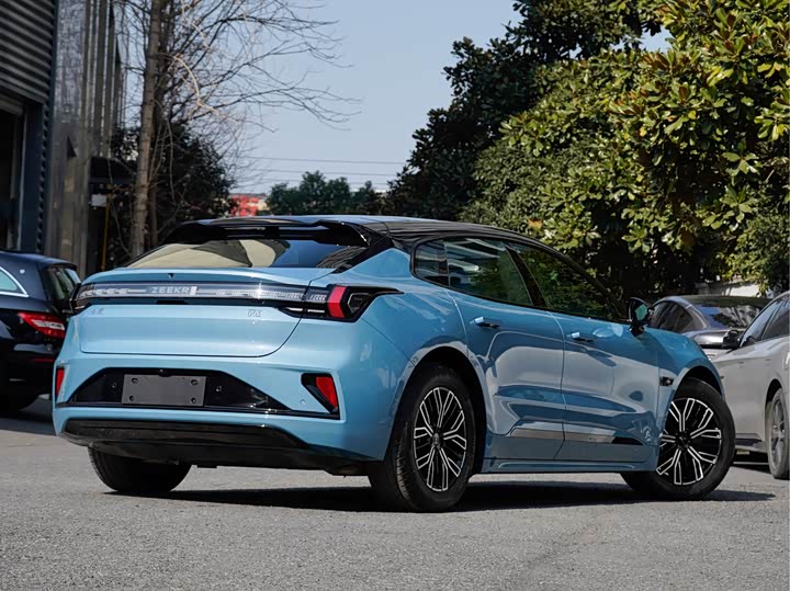 Фото 5 - Zeekr 001