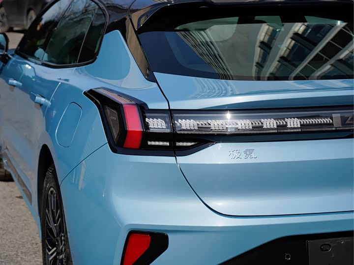 Фото 6 - Zeekr 001