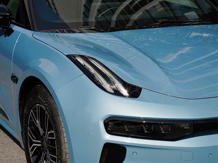 Фото 9 - Zeekr 001