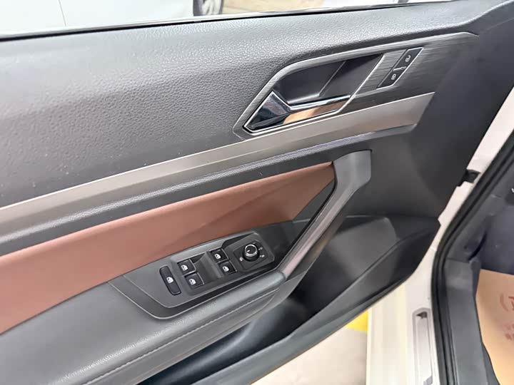 Фото 9 - Volkswagen Lavida