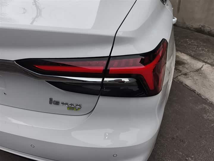 Фото 8 - Roewe i6 Max EV