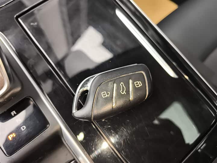 Фото 9 - Roewe i6 Max EV