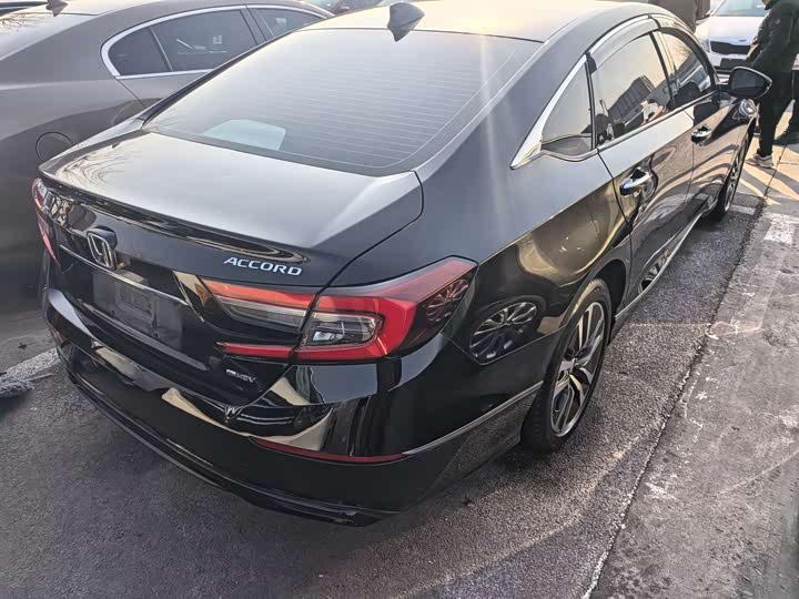 Фото 4 - Honda Accord